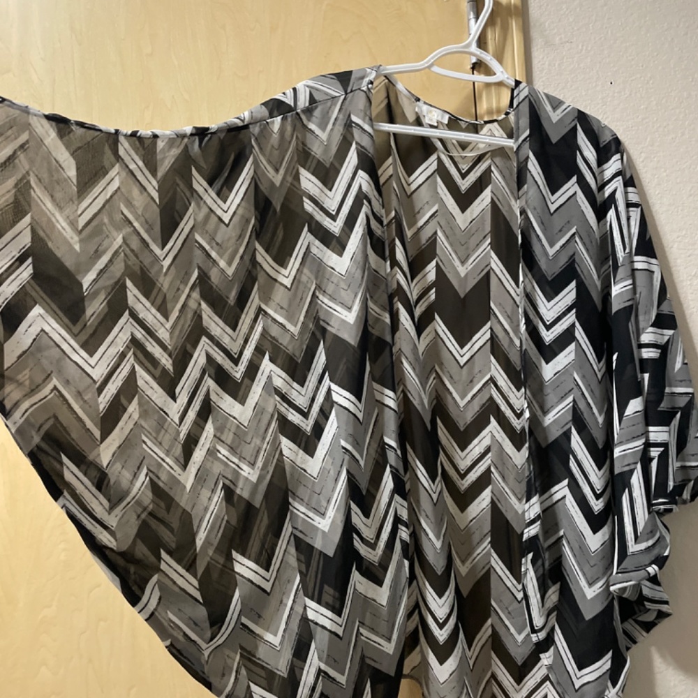 Women Medium Shawl Batwing Sheer Open Front Cardigan - Picture 3 of 5